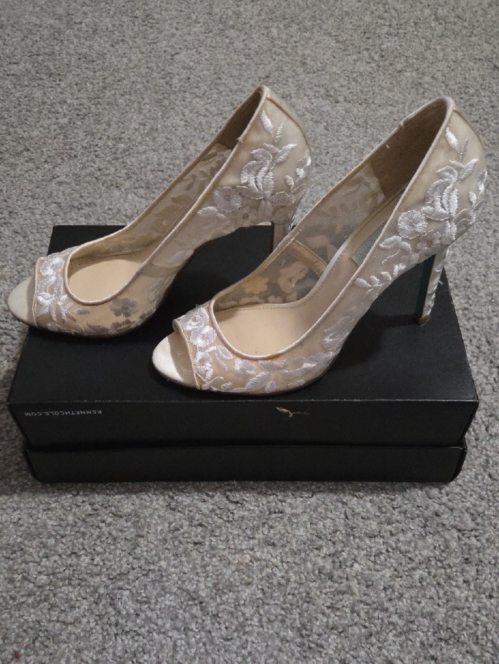 Betsey Johnson Ivory Lace Peep-Toe High Heels Betsey Blue Sole 7.5